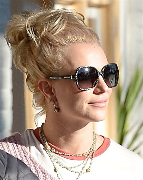 Britney Spears Shoppig For A New Pair Of Sunglasses At Advanced