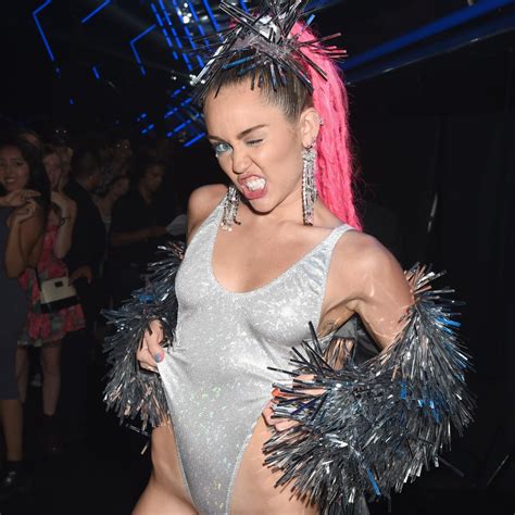 Miley Cyrus At The Mtv Vmas 2015 Pictures Popsugar Celebrity