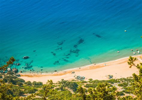 Vakantie op rhodos betekent niet enkel genieten van de paradijselijke drievuldigheid zon, zee en strand, maar ook van de schitterende natuur en eeuwenlange griekse cultuur. Tsambika beach - Rhodos island Greece