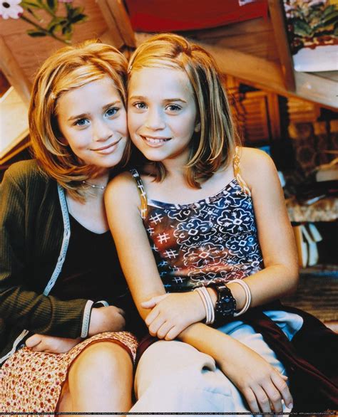Ashley Olsen Left And Mary Kate Olsen Right Sisters 1998 Ashley Mary Kate Olsen Olsen Twins