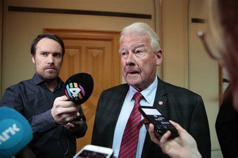 Mellan 2005 och 2009 var han vice stortingspresident, vilket motsvarar den svenska titeln förste vice. KSU.NO - Carl I. Hagen vil presse Frp til å gå mot Ullevål ...
