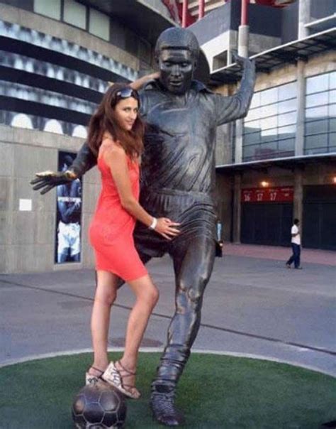 The Most Inappropriate Poses With Statues Of All Time Pulptastic