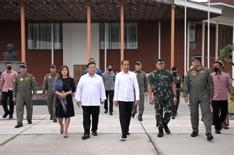 Disaksikan Presiden Jokowi Menhan Prabowo Subianto Serah Terima