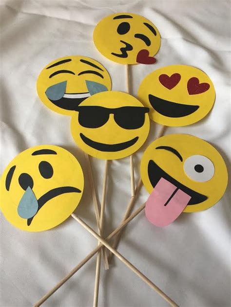 Easy Valentines Emoji Craft For Kids Craft Projects For Every Fan