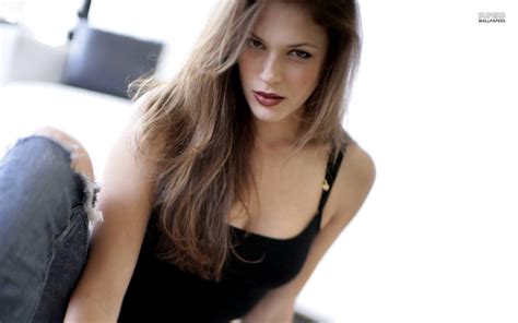 Hottest Amanda Righetti Pictures Will Get You All Sweating The Viraler