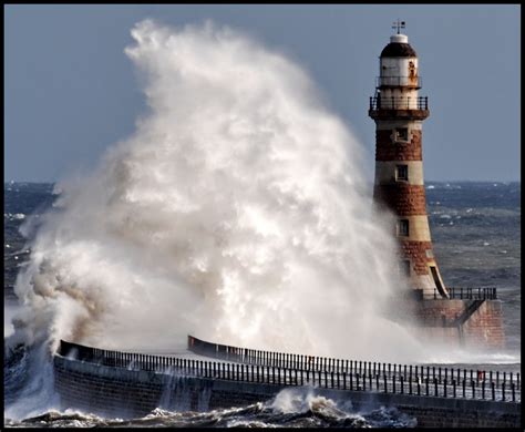 Roker Lighthouse Sunderland On The Ne Coast Of England Flickr