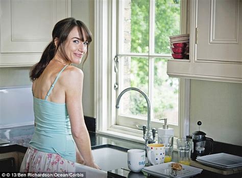 Doing Household Chores Burns Over 2000 Calories A Week Daily Mail Online