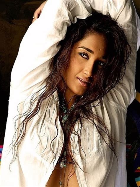 Bollywood Hot Actress Jiah Khan Photo Shoot ~ All About Beautiful Girls