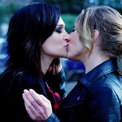 I Aim To Misbehave Cute Lesbian Couples Lesbians Kissing Sexy Lesbians