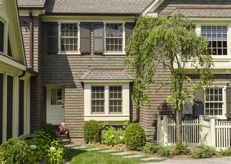 Brown Shingle Siding For Colonial House Exterior Https Wp Me P8owWu