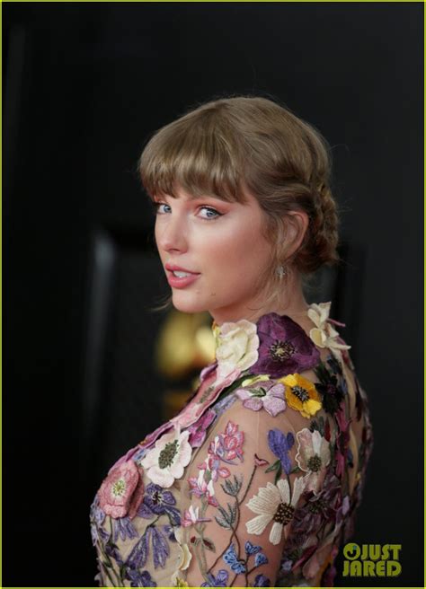 Taylor Swift Is Covered In Flowers While Arriving At Grammys 2021 Photo 4532972 Grammys