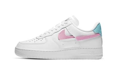 The sneaker sits on top of a white midsole and white outsole. Nike Air Force 1 Pixel Desert Sand (W) - DH3861-001 - Restocks