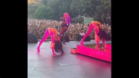 Cardi B Dances Twerking In Australia Crowd Goes Crazy Youtube