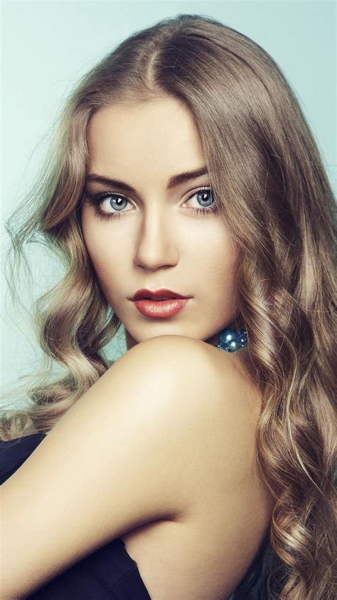 Arina Postnikova Curly Hair Actress Girl Model 1080x1920 Wallpaper