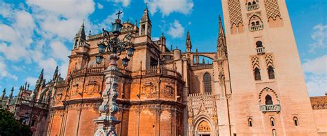 Sevilla lies on the left (east) bank of the guadalquivir river at a point about 54 miles (87 km) north of the atlantic ocean and about 340 miles (550 km). Visita guiada Catedral de Sevilla y Giralda | OWAY Tours