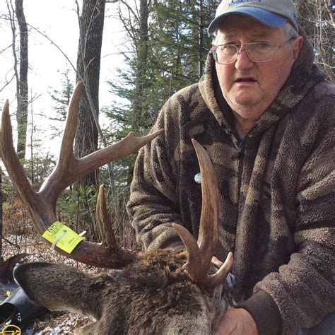 Ontario Whitetail Deer Hunting Guided Trophy Deer Hunts