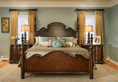 25 Stylish And Practical Traditional Bedroom Designs