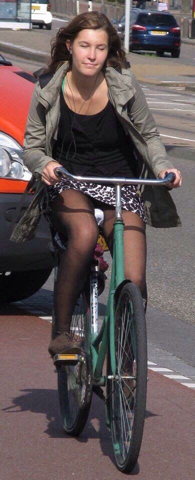 Pin By Merc Edes On Bike And Hosiery Cycling Outfit Bicycle Girl Bike Women Cycling