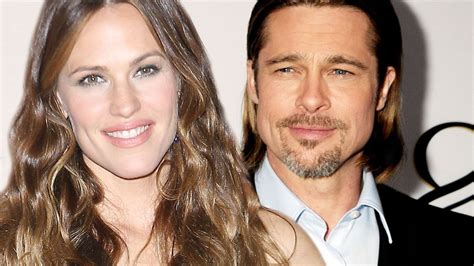 I M Dating Brad Pitt Jennifer Garner Jokes About Angelina Jolie S Ex