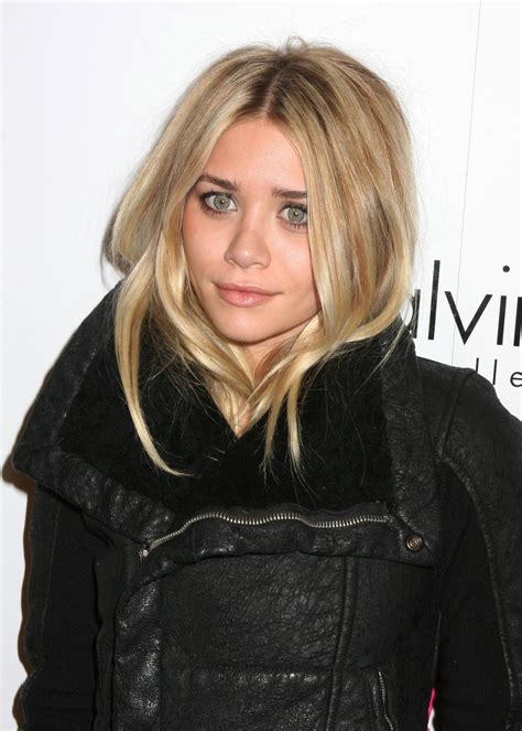 Mary Kate And Ashley Olsen Photo 2007 Grand Reopening Of The New