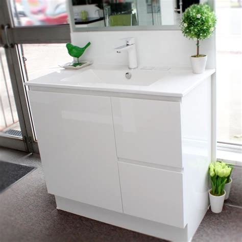Bathroom vanity 900mm are very popular among interior decor enthusiasts as they allow for an added aesthetic appeal to the overall vibe of a property. Timberline Nevada 900 Floor Standing Vanity Unit ...