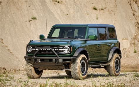 Comparison Ford Bronco Outer Banks 4 Door 2022 Vs Seat Arona Fr