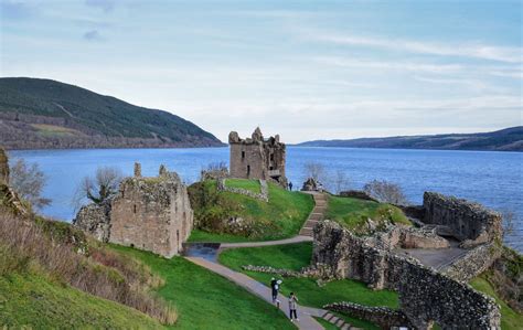 Wissenswertes, reiseführer und literatur zu schottland. Visiting Loch Ness and Searching for the Monster, Nessie ...