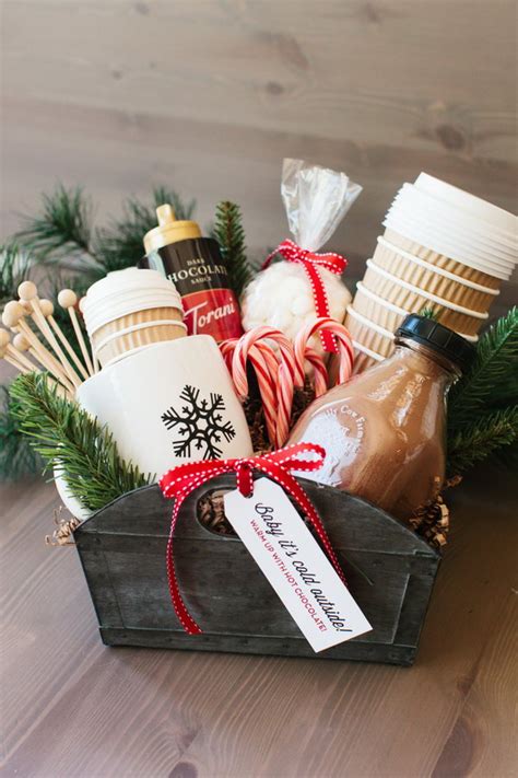 Creative DIY Gift Basket Ideas For This Holiday Easy Diy Christmas Gifts Christmas Gift