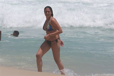 Fernanda Gentil Tem Dia De Praia Com Direito A Conferida Fotos Em