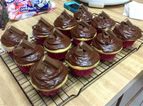 Break Me Off A Piece Of That Kit Kat Bar Cupcakes Sweet Tooth