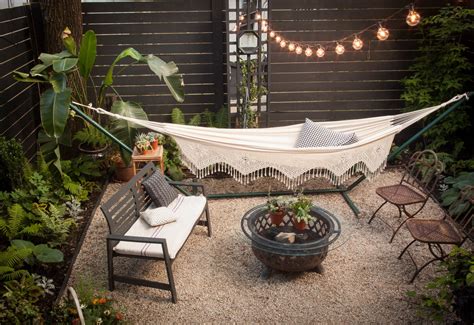 La decoración mejor lograda de los ambientes de un hogar u oficina, no estará completa hasta que se aproveche la decoración con plantas. Diseño de exteriores: el antes y después de un patio pequeño