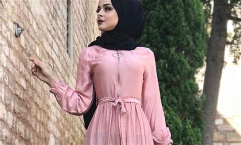 Apakah sangat menarik untuk kalian saksikan? 10 Gambar Baju Pink Terang Cocok Dengan Jilbab Warna Apa | JejakPiknik.Com