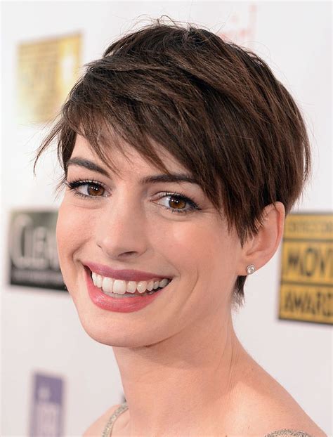 The Best Short Haircuts For Brunettes