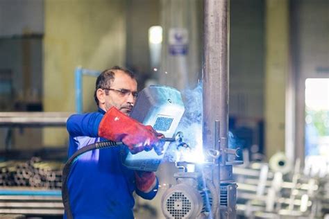 Manufacturing Faces A Labor Shortage As Workforce Ages Ucbj Upper