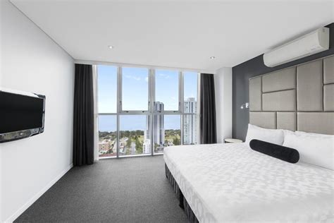 Maybe you would like to learn more about one of these? 3 Bedroom Ocean Suite, Broadbeach | Meriton Suites