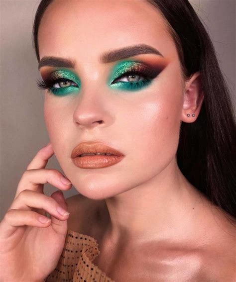 Replicate These Bright Makeup Looks For Brighter 2021 Fashionisers