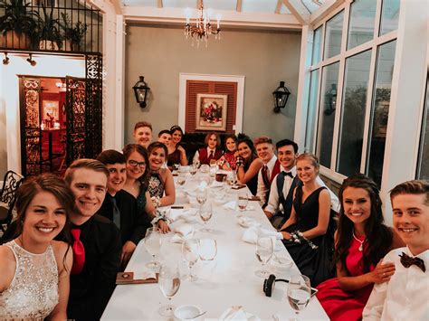 Organize a potluck lunch or dinner. prom, prom dinner, prom group picture poses, group picture ...