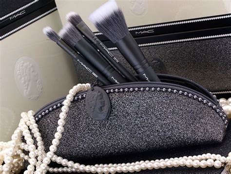 Mac Keepsakes Brush Kits Review Glitter Bag Mac Cosmetics Cosmetic Bag