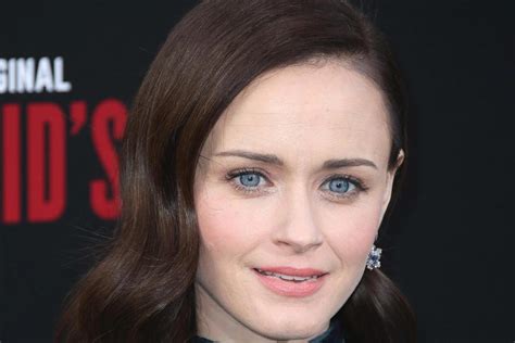 How Old Is Alexis Bledel When Did The Handmaids Tale Star Marry Mad