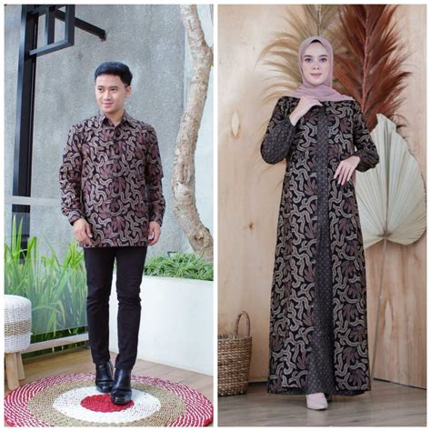 Ladies bisa menggunakan blouse muslimah selutut dengan tambahan aksen brukat dan bawahan celana polos. Abu Abu Baju Couple Kondangan Kekinian : Couple Sarimbit Batik Sarimbit Batik Couple Baju ...