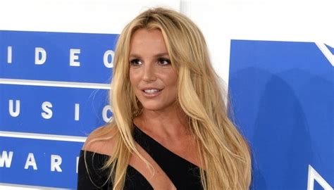 Britney Spears Covers Her Face With Hands In Latest Snaps Fans Claim She Has Done It Before