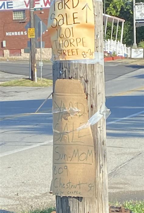 Shouldn’t that say “yard sell”? : r/dumbsigns