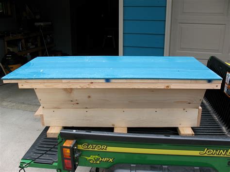 The hive is easy to build and every thing went together very easy. Oak Hill Apiary: Kenyan top-bar hive.