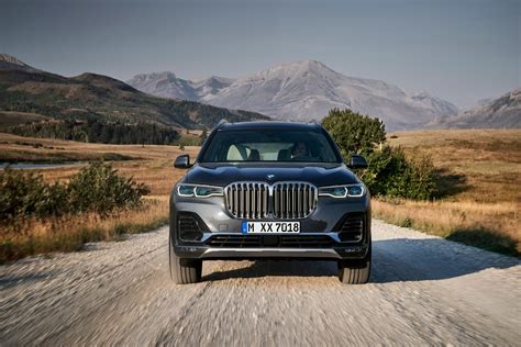 Mercedes benz has been setting the standards for luxury inexpensive cars for quite some time, bmw has tried to match up to its standards and ends up giving us a different interpretation. 2020 BMW X7 G07 Goes Official With 7 Seats And Gigantic ...