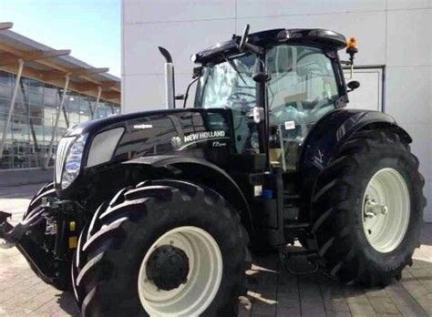 The deutz fahr tractocrs models employ innovative technology to cater for any application in all possible conditions. New Holland T7.210 in black. (mit Bildern) | Traktoren ...