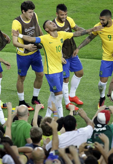 Neymar Kick Is Gold Brazil Wins 1st Olympic Soccer Title Daily Mail