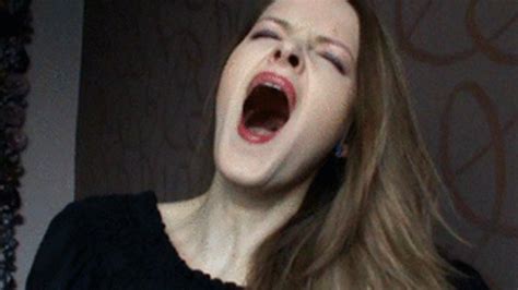 Beautiful Lady Suzanne Yawning While Giving You Joi