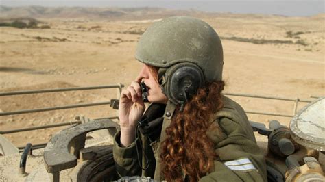 دختران سرباز در اسرائیل، از این پس به فرماندهی تانک هم می‌رسند و جوانان
