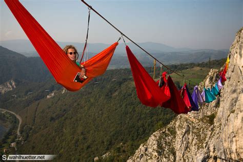Adventurous Climbers Suspend Themselves In Hammocks Across An 262 Foot Canyon