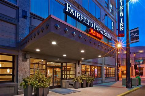 Fairfield Inn And Suites By Marriott Milwaukee Downtown 110 ̶1̶3̶2̶